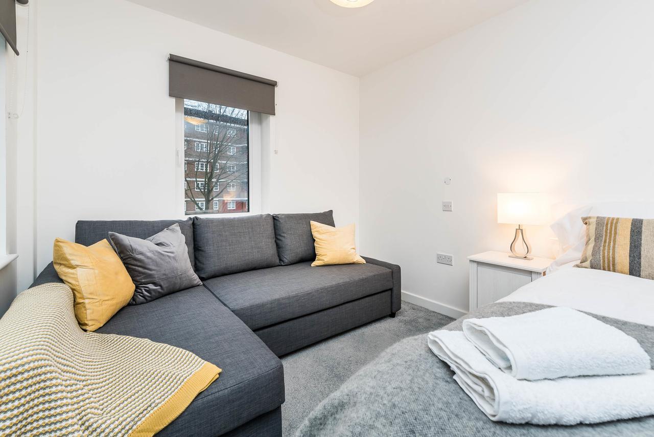 Vibrant Vauxhall Apartment