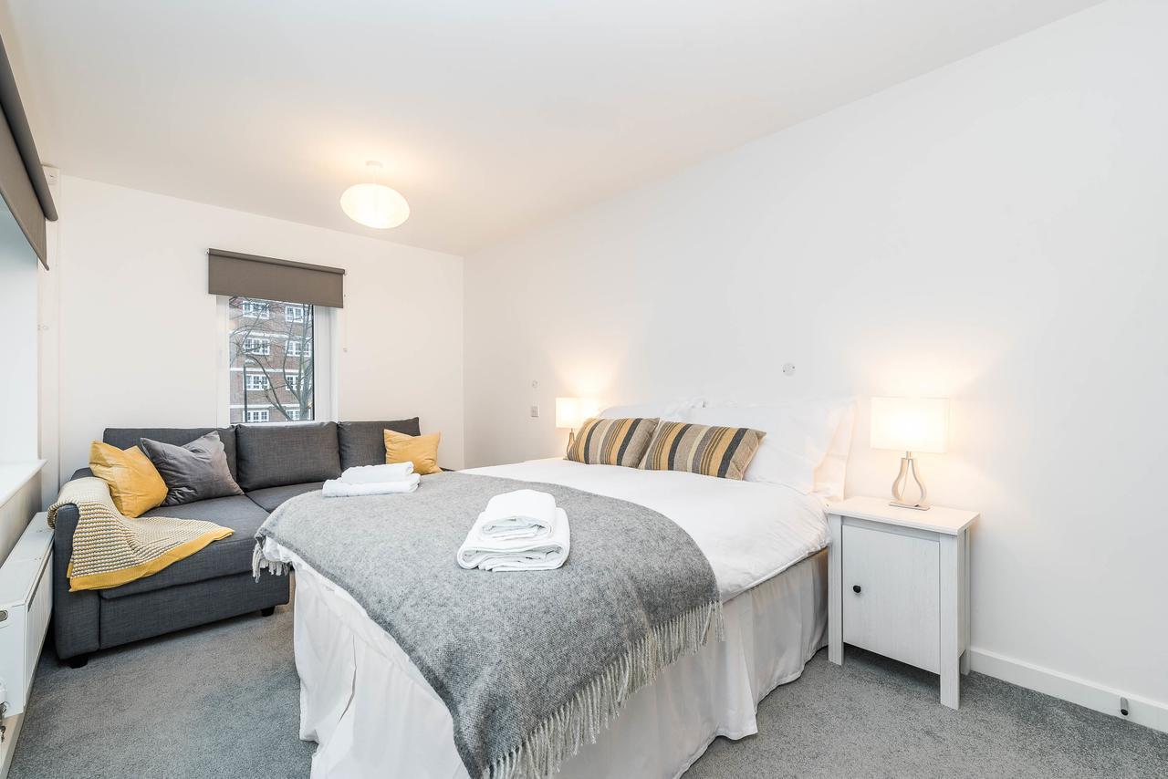 Vibrant Vauxhall Apartment