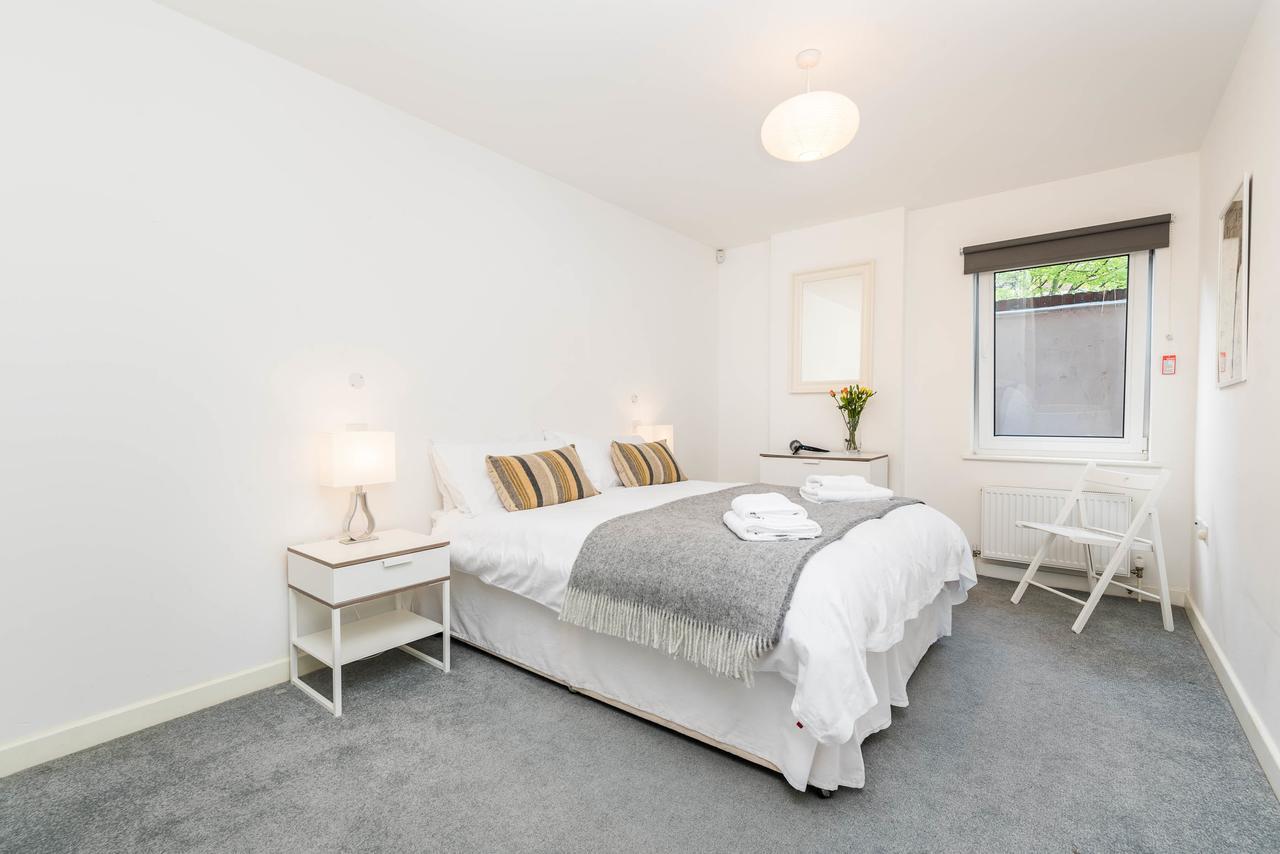 Vibrant Vauxhall Apartment
