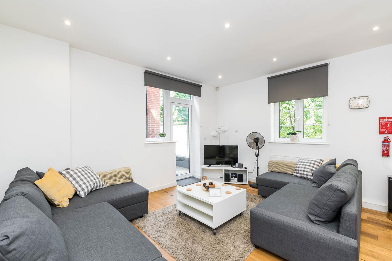 Vibrant Vauxhall Apartment London