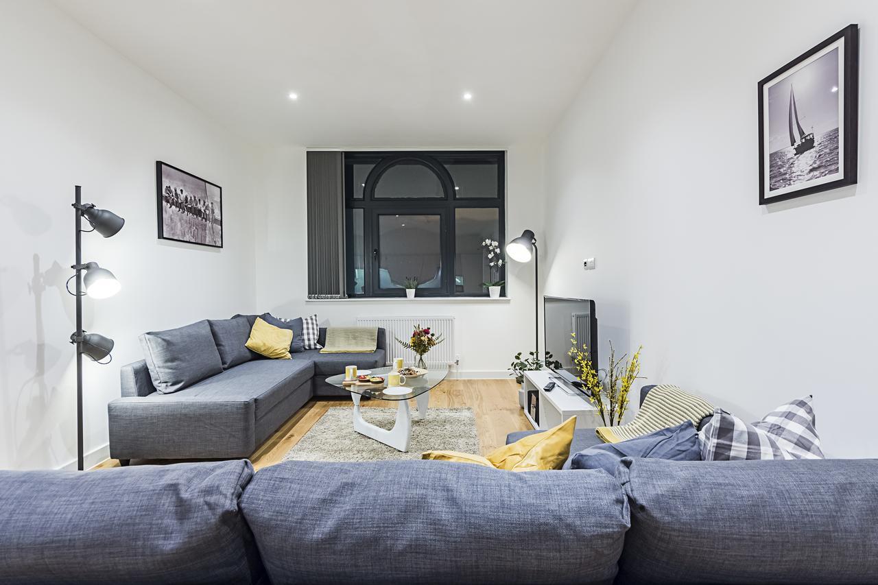 Vibrant Vauxhall Apartment