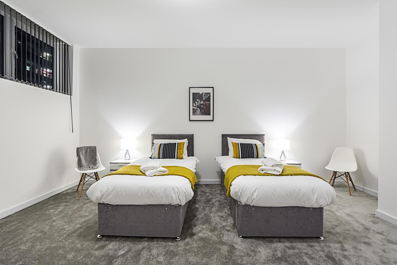 Vibrant Vauxhall Apartment London