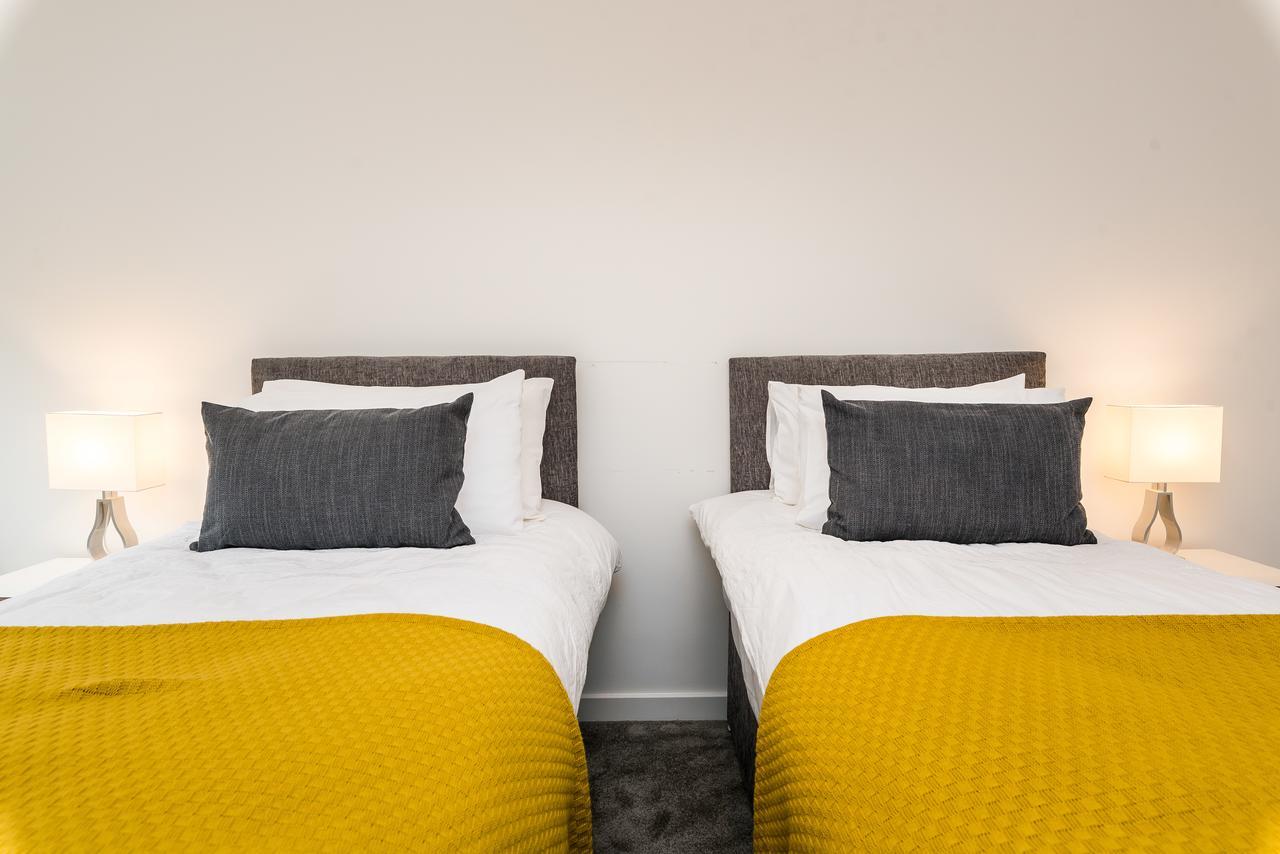 Vibrant Vauxhall Apartment